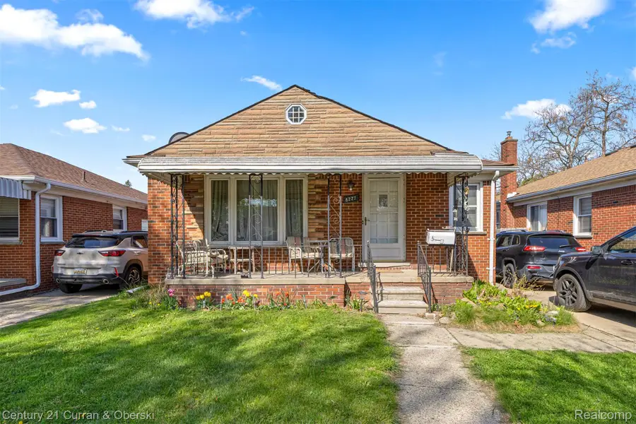 8227 Riverview Street, Dearborn Heights, MI 48127 - #3