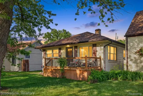 23496 Willard Avenue, Warren, MI 48089