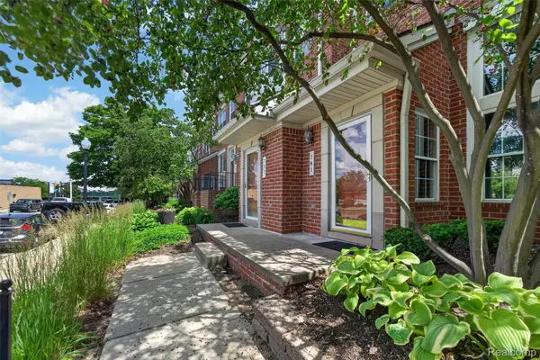 141 W Kenilworth Avenue, RoyalOak, MI 48067