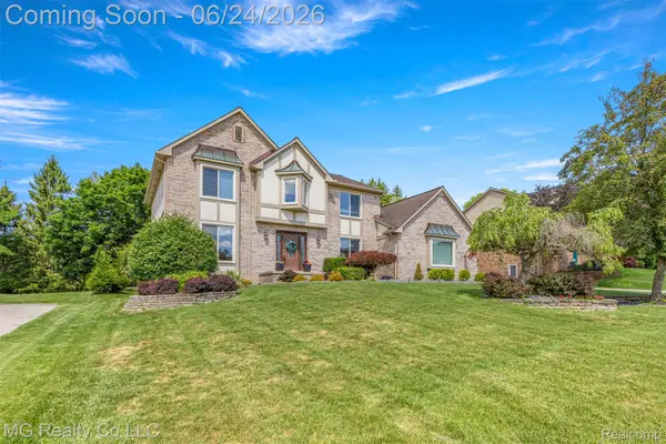 25499 Hunt Club Boulevard, Farmington, MI 48335