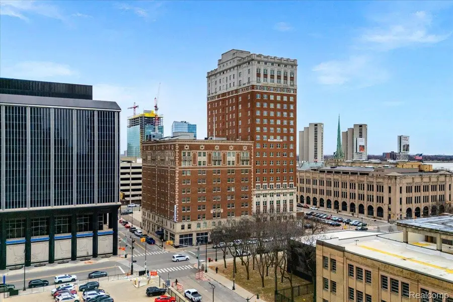 525 W Lafayette Boulevard, Detroit, MI 48226 - #2