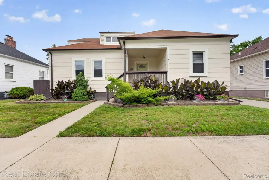 466 Spruce Street, Wyandotte, MI 48192 - #2