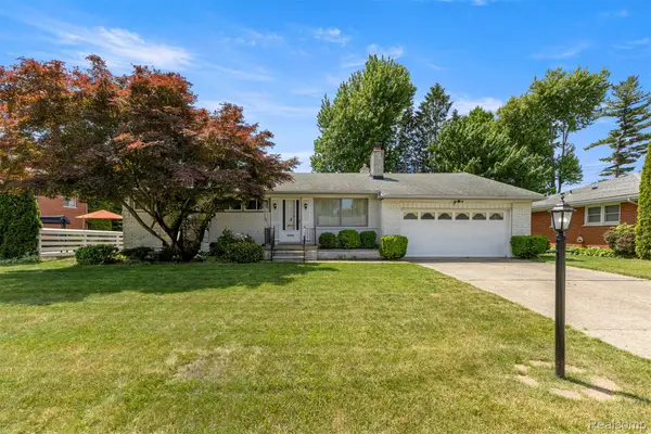 25429 Graceland Circle, DearbornHeights, MI 48125