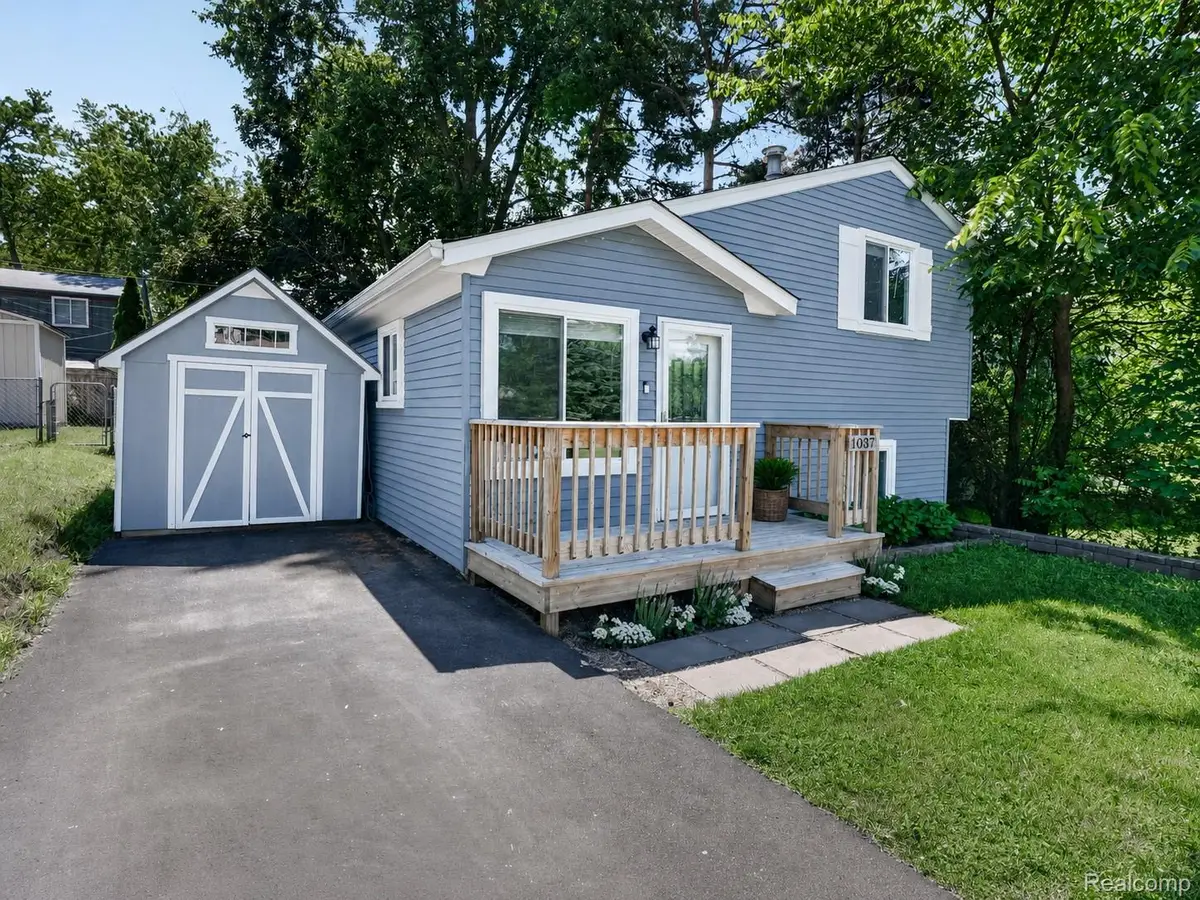 1037 Miami Avenue, Waterford, MI 48327 - #1