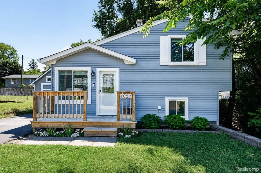 1037 Miami Avenue, Waterford, MI 48327 - #2