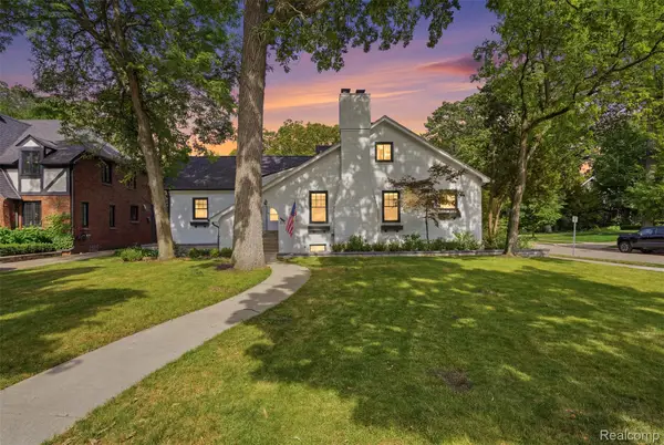 93 Oakdale Boulevard, PleasantRidge, MI 48069