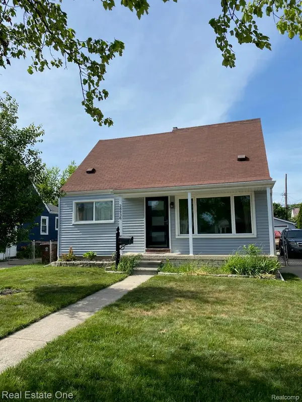 28936 Bridge Street, GardenCity, MI 48135