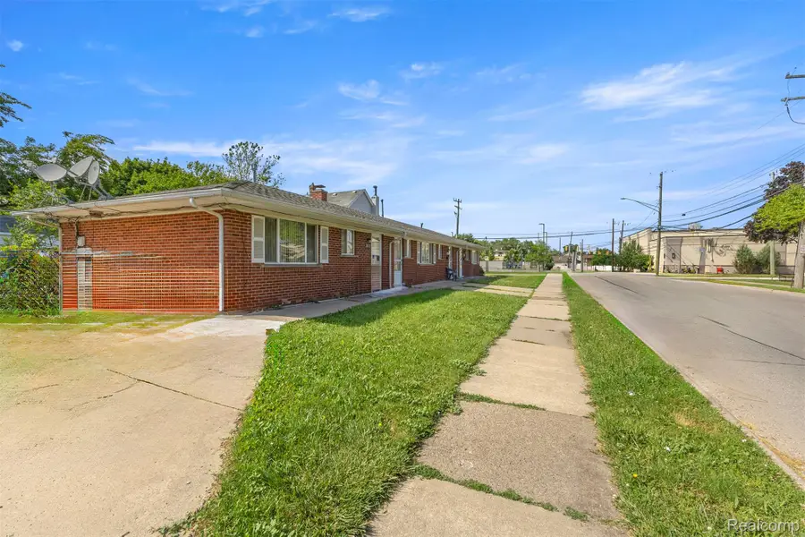 2056 Lafayette Boulevard, Lincoln Park, MI 48146 - #2