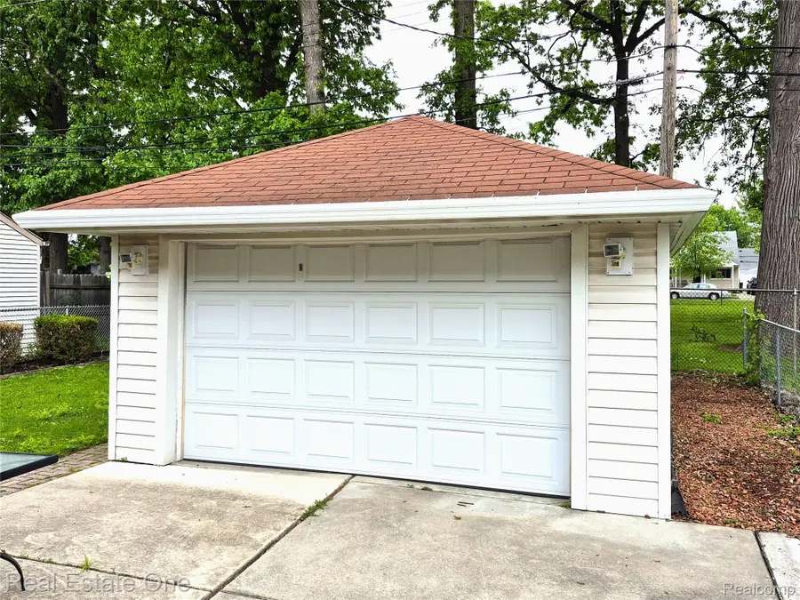 13688 Commonwealth Street, Southgate, MI 48195 - #2