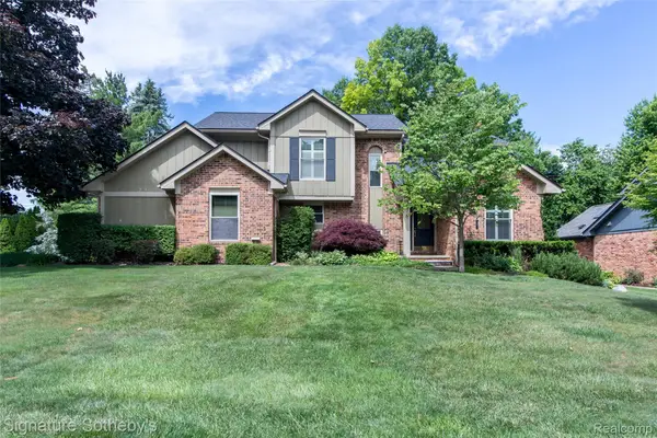 576 Ten Point Drive, RochesterHills, MI 48309