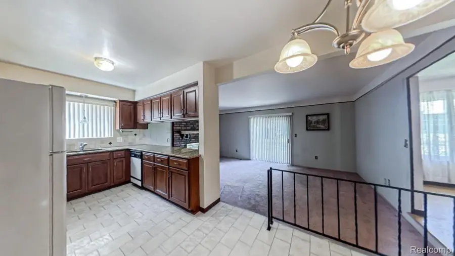 14322 Four Lakes Drive, Sterling Heights, MI 48313 - #3