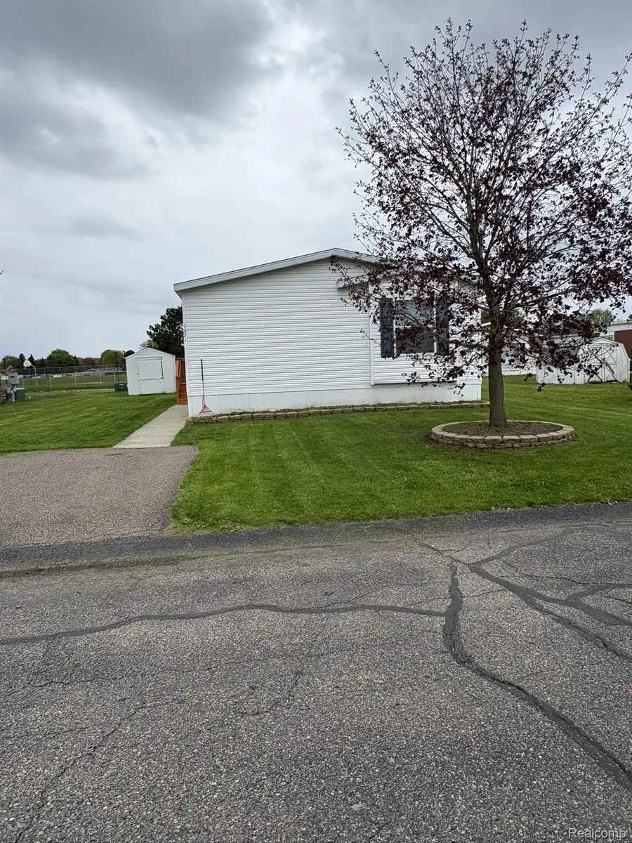 3621 Hawthorne Street, Clarkston, MI 48348 - #2