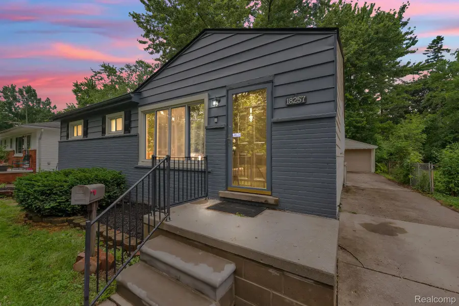 18257 Indian, Redford, MI 48240 - #2