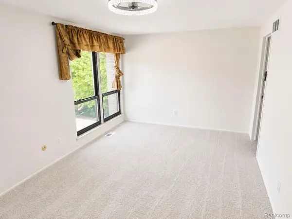 20909 Sherman Avenue, Southfield, MI 48033