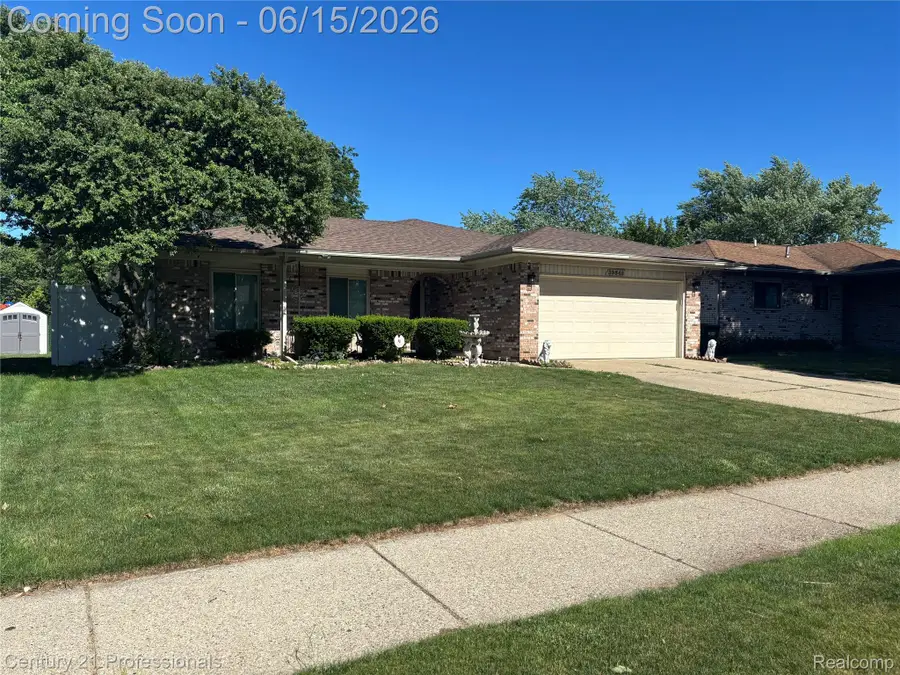 39548 Pinebrook Drive, Sterling Heights, MI 48310 - #2