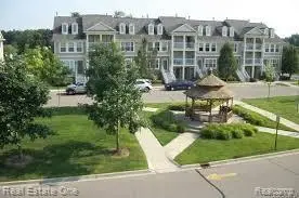 200 Park Green Drive #76, LakeOrion, MI 48362