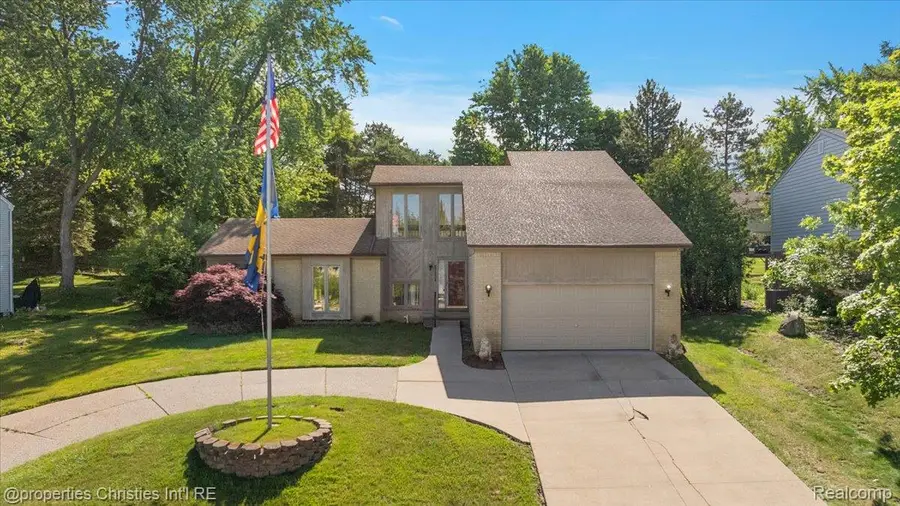 37224 Chesapeake Road, Farmington Hills, MI 48335 - #2
