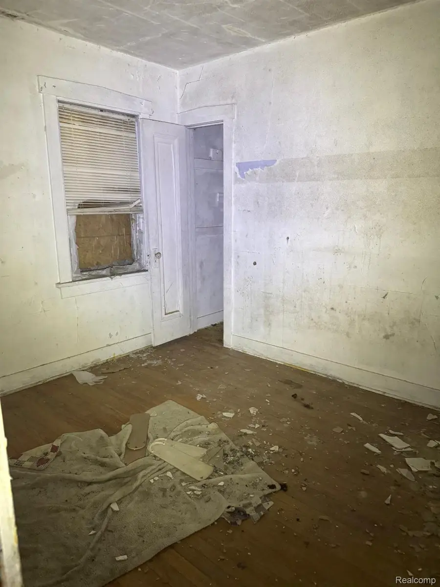 205 E Baltimore Boulevard, Flint, MI 48505 - #2