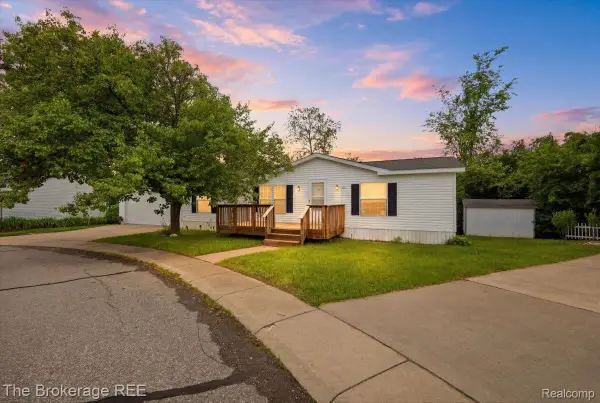 2500 Mann Mann Road, Clarkston, MI 48346