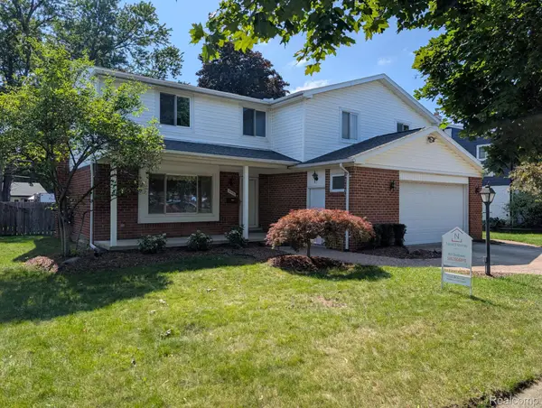 27450 Crestwood Drive, Warren, MI 48088