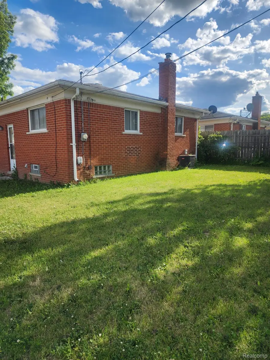 18327 Holland Avenue, Eastpointe, MI 48021 - #3