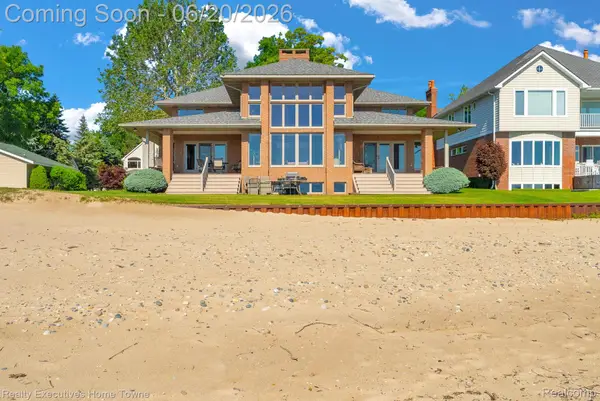 2975 Sandy Oaks Lane, FortGratiot, MI 48059