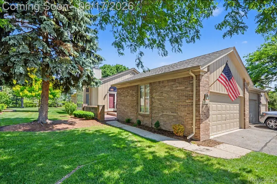16569 Congress Drive, Clinton, MI 48038 - #2