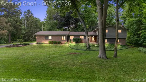 21201 E Chigwidden Street, Northville, MI 48167