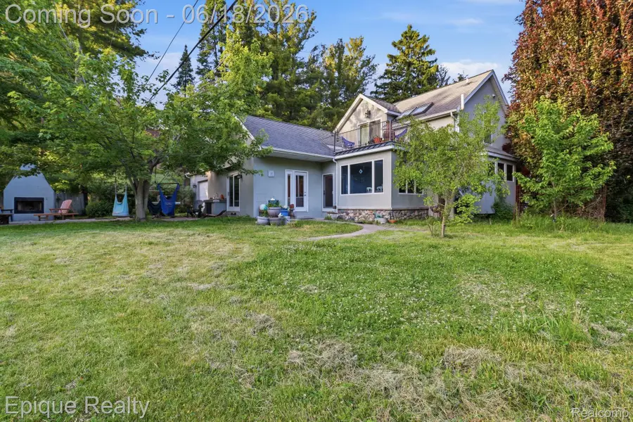 21085 Metroview Road, Farmington, MI 48335 - #2