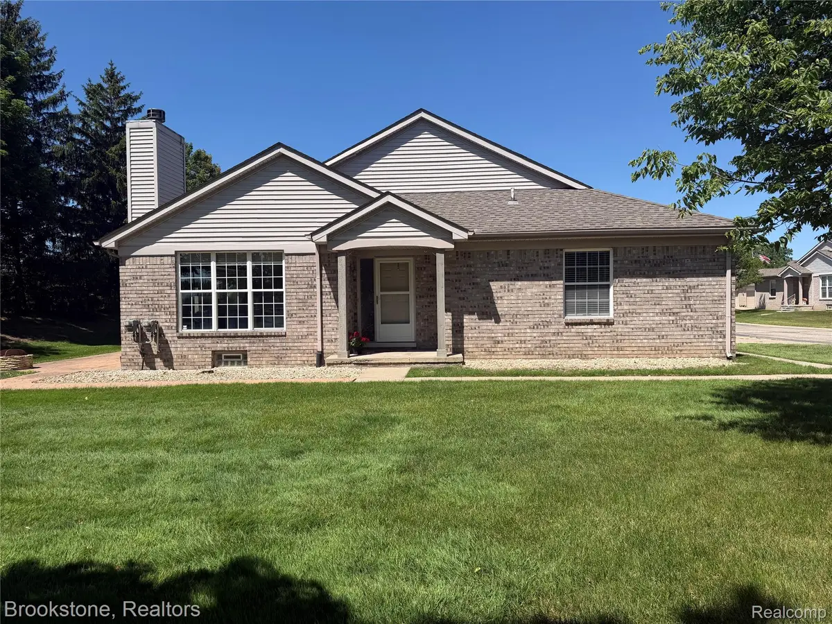 41021 Glenleven Court, Clinton, MI 48038 - #1