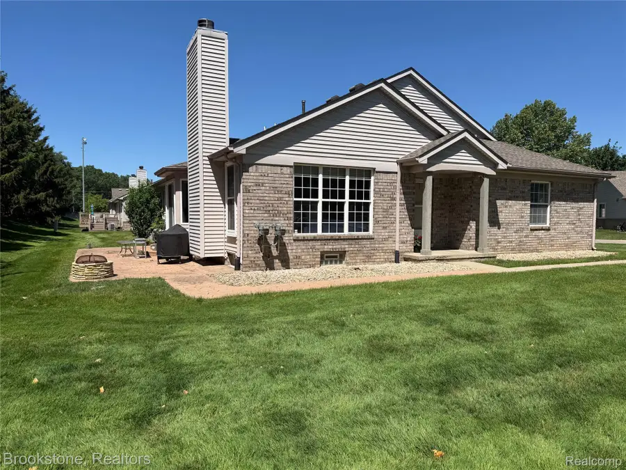41021 Glenleven Court, Clinton, MI 48038 - #2