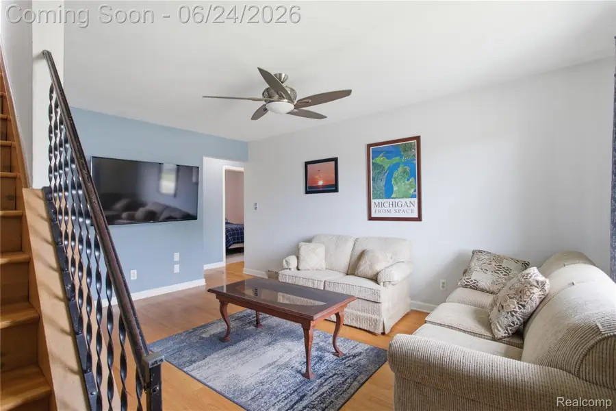20644 Hollywood Street, Harper Woods, MI 48225 - #2
