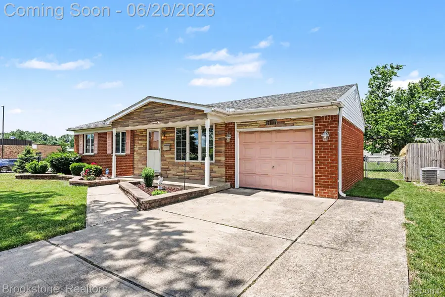 39111 Theresa Court, Sterling Heights, MI 48313 - #2