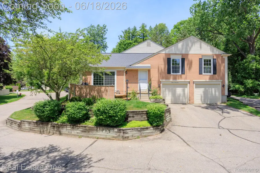 1534 Hidden Valley Lane, Rochester Hills, MI 48306 - #2