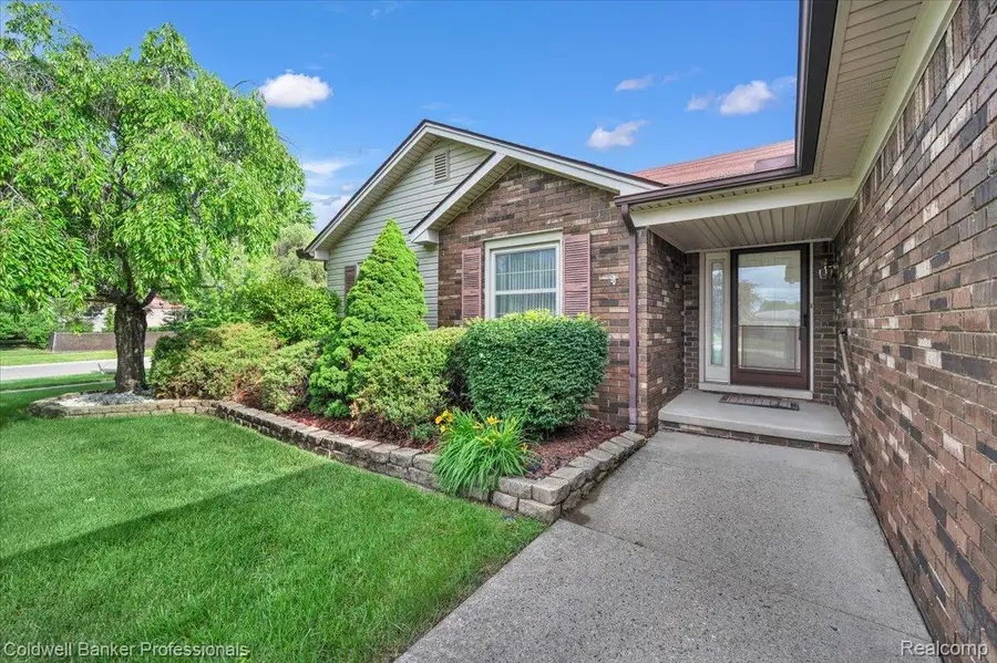 5015 Fox Hill Drive, Sterling Heights, MI 48310 - #2