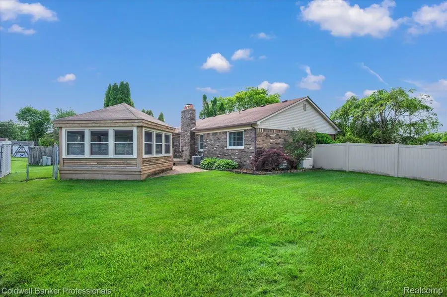 5015 Fox Hill Drive, Sterling Heights, MI 48310 - #3
