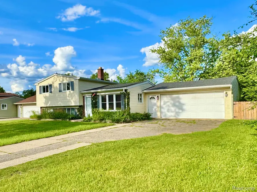 1114 Airport Road, Waterford, MI 48327 - #3
