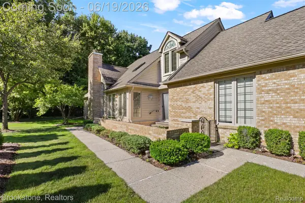 16981 Sandstone Circle #74, Macomb, MI 48042