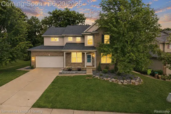 1842 Autumn Glen Drive, Howell, MI 48843