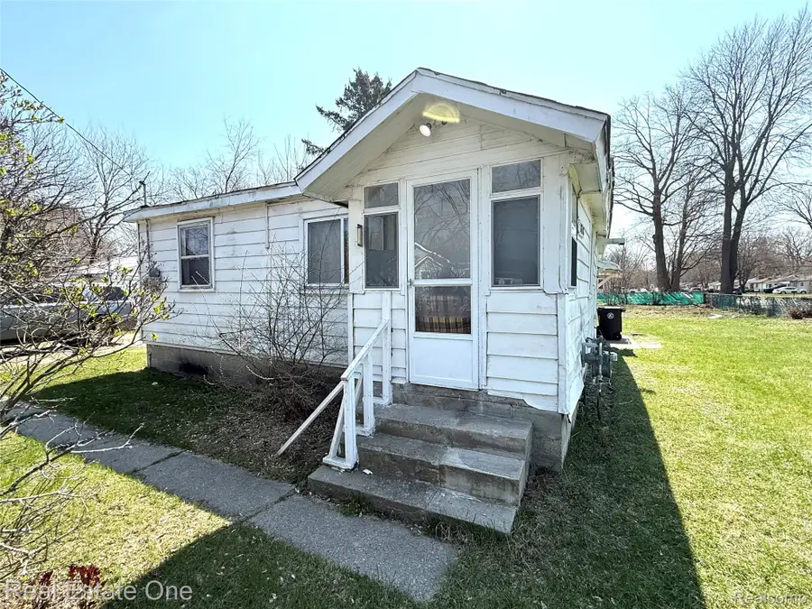 18318 Deering Street, Livonia, MI 48152 - #3