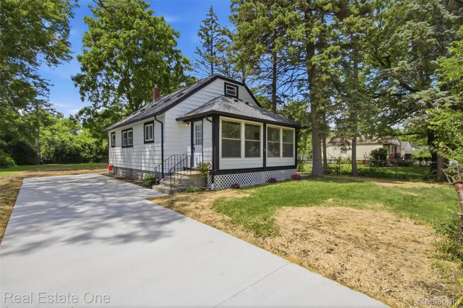 17 N Midland Drive, Pontiac, MI 48342 - #2