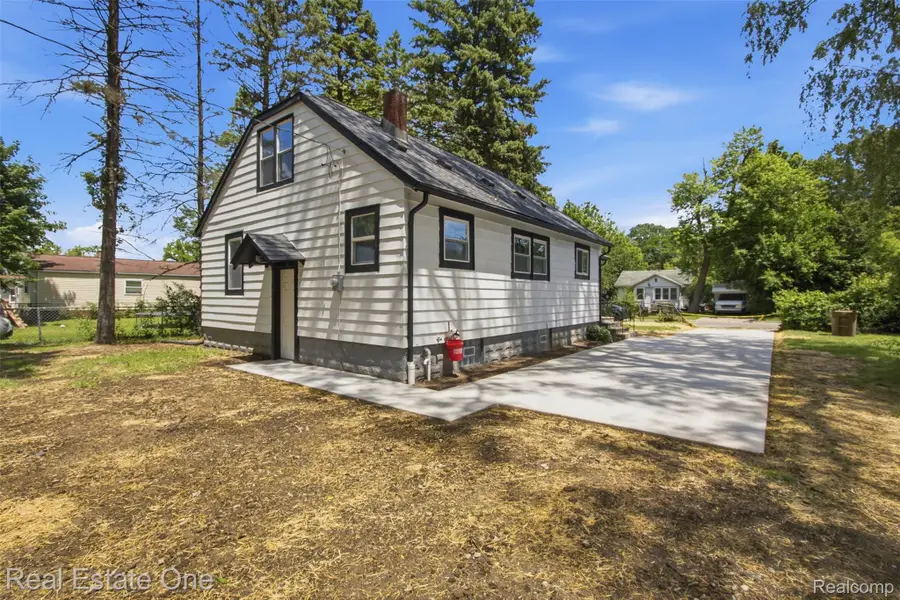 17 N Midland Drive, Pontiac, MI 48342 - #3