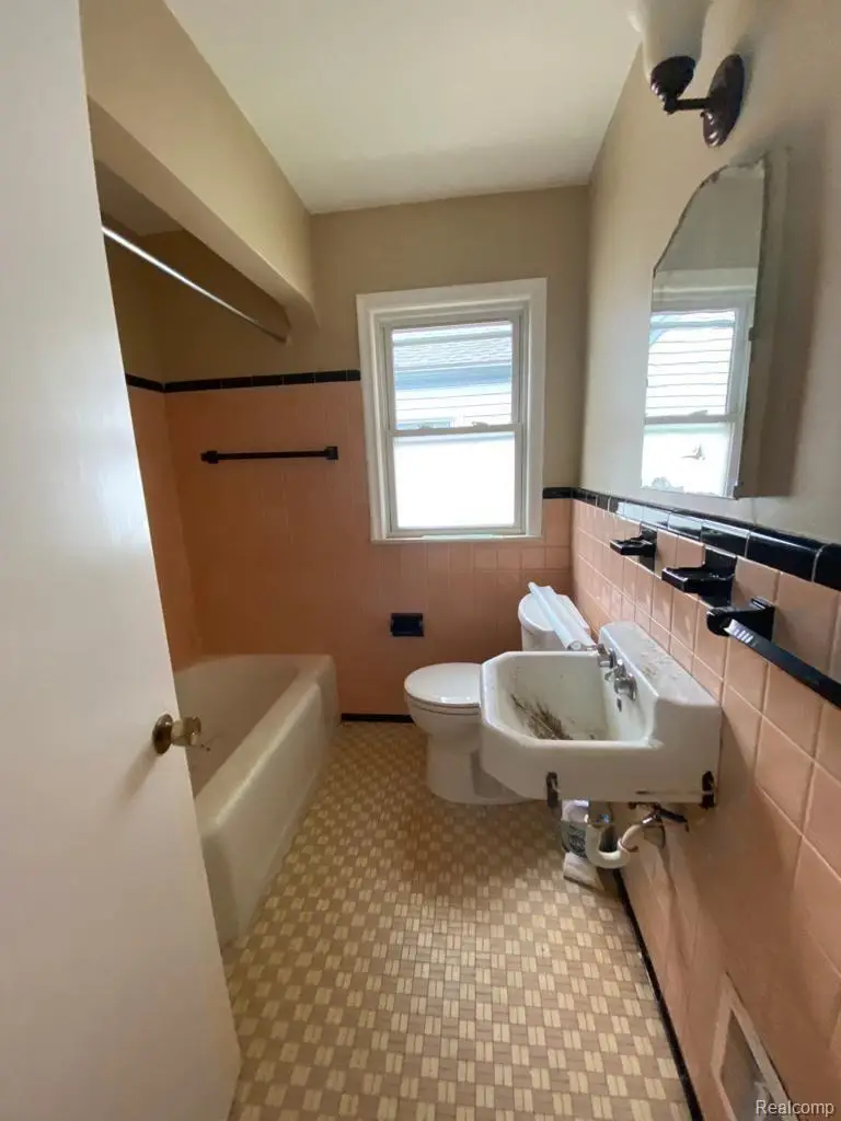 8852 Mettetal Street, Detroit, MI 48228 - #2