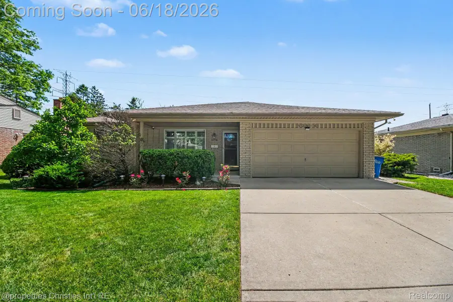 32916 Cambridge Drive, Warren, MI 48093 - #2