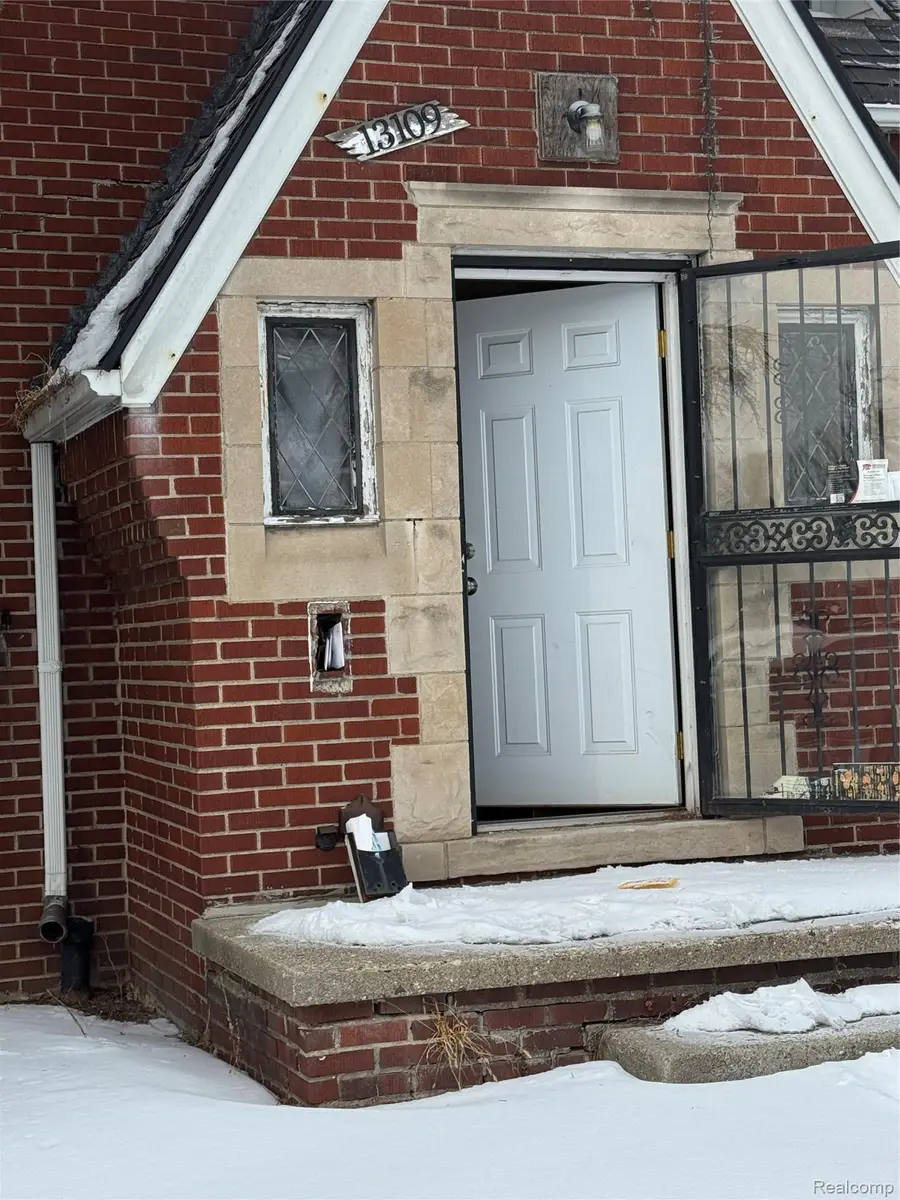 13109 Kilbourne Street, Detroit, MI 48213 - #2