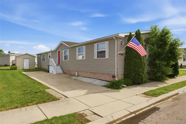 9857 Rembrandt Way, Fenton, MI 48430