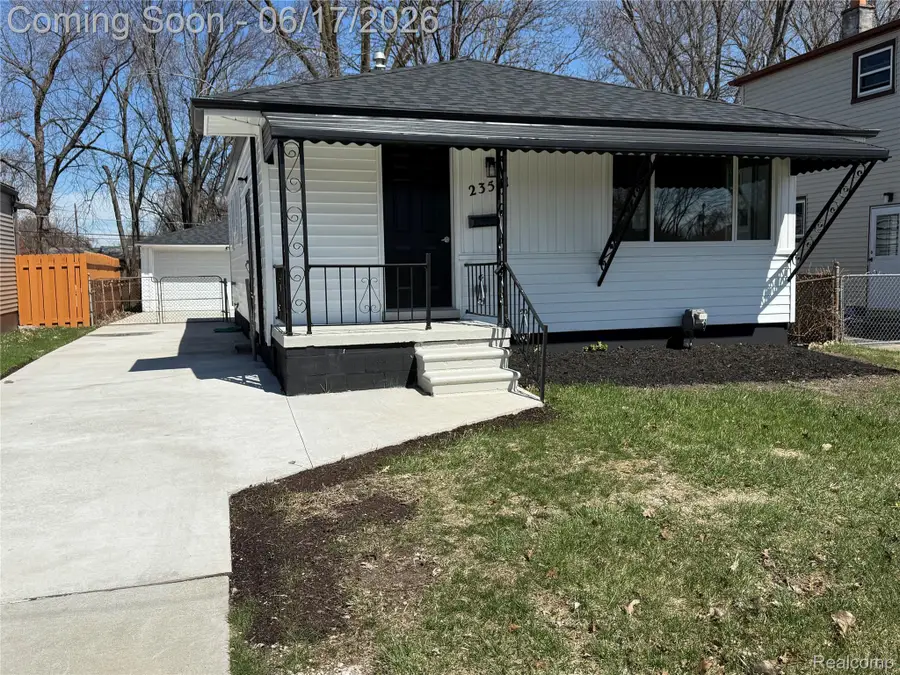 23541 Elmira Street, Saint Clair Shores, MI 48082 - #2