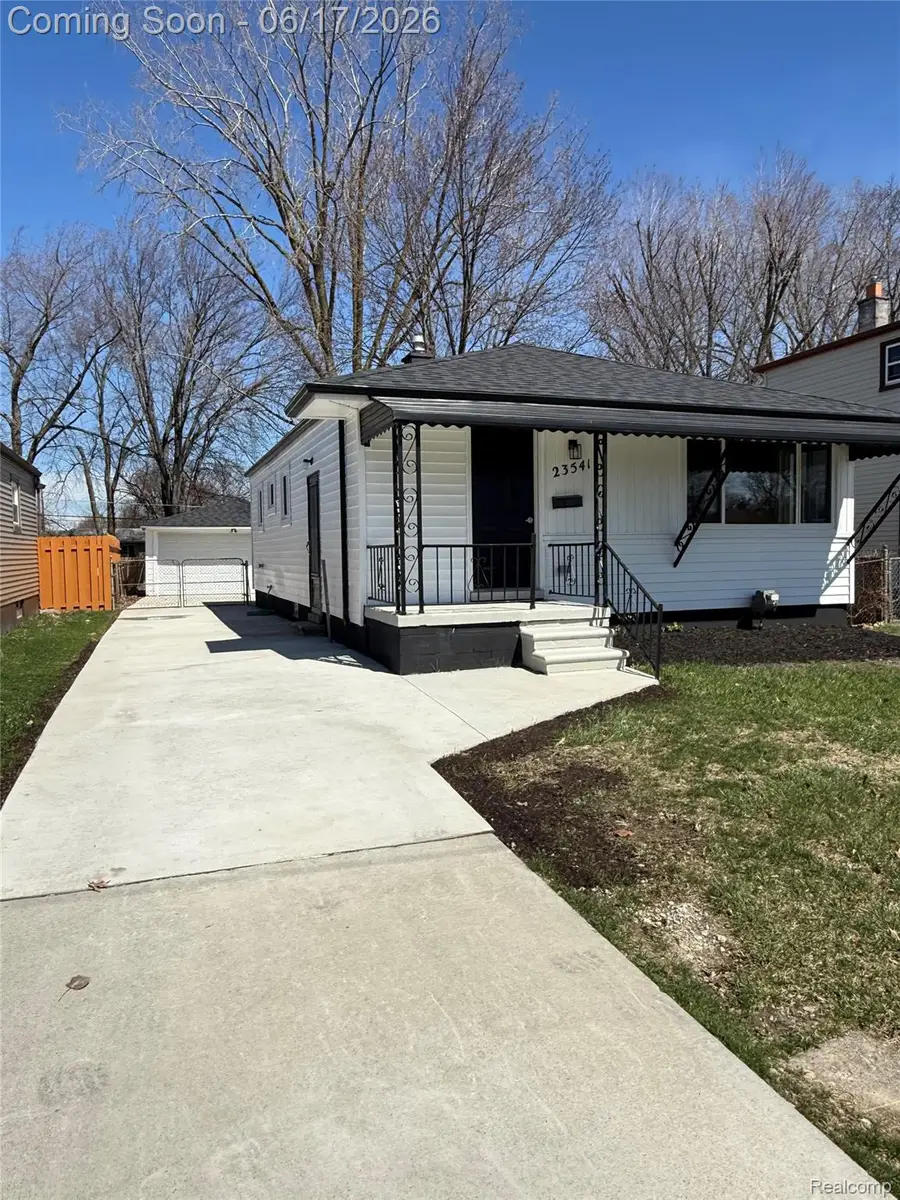 23541 Elmira Street, Saint Clair Shores, MI 48082 - #3