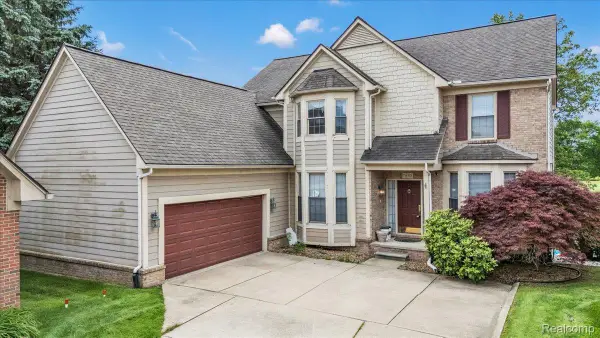 7882 Glacier Club Drive, Washington, MI 48094