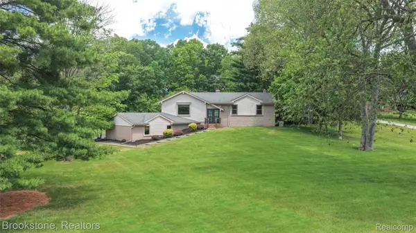 12168 Carriage Trail Circle, Davisburg, MI 48350